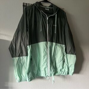 Columbia - Windbreaker w/ Hood